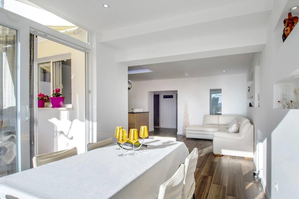 Luxury Apartment Martinis With Pool Split Eksteriør bilde