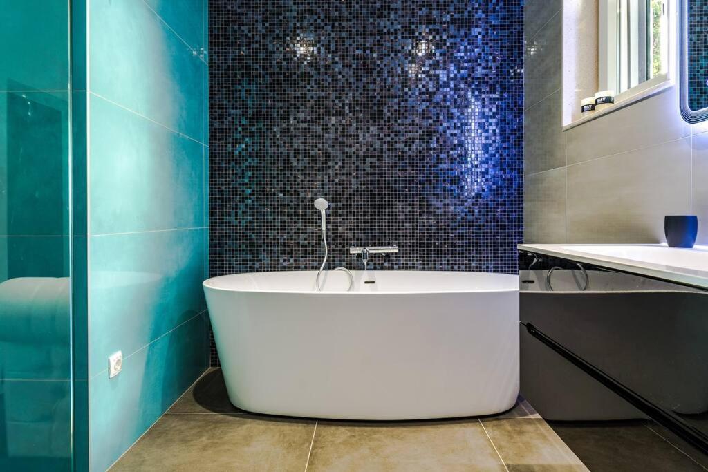 Luxury Apartment Martinis With Pool Split Eksteriør bilde