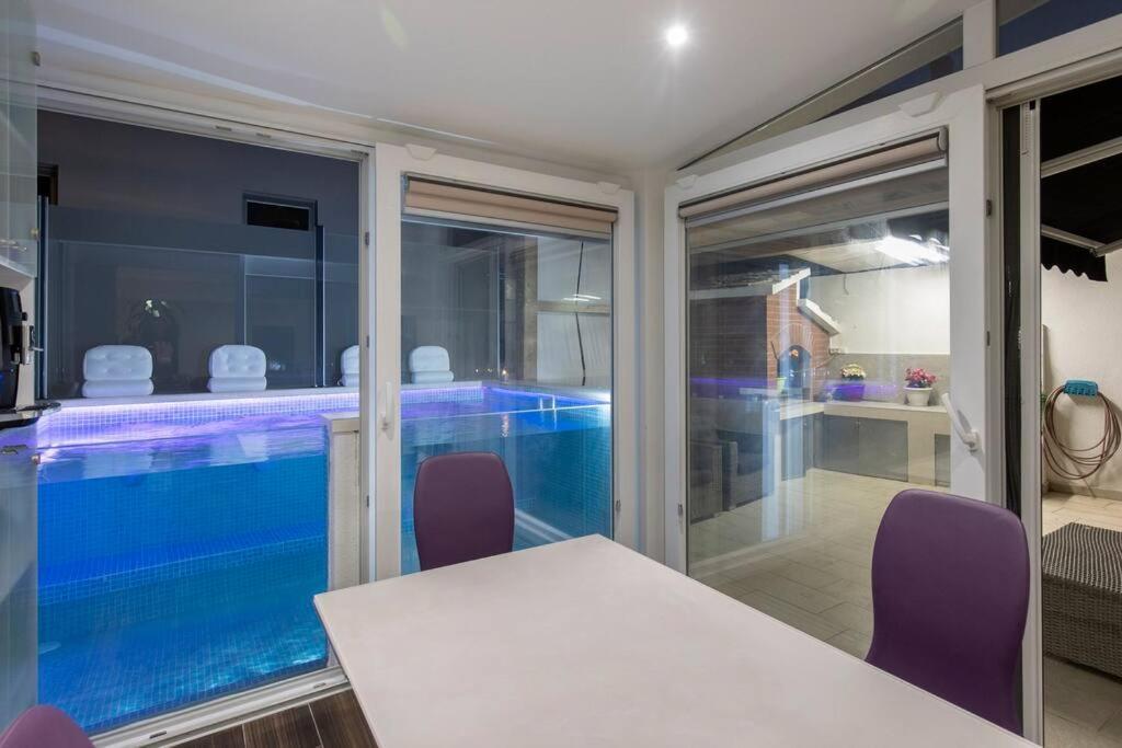 Luxury Apartment Martinis With Pool Split Eksteriør bilde