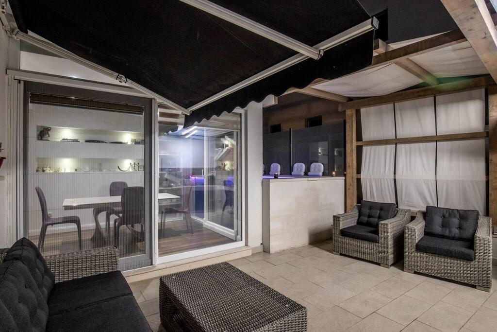 Luxury Apartment Martinis With Pool Split Eksteriør bilde